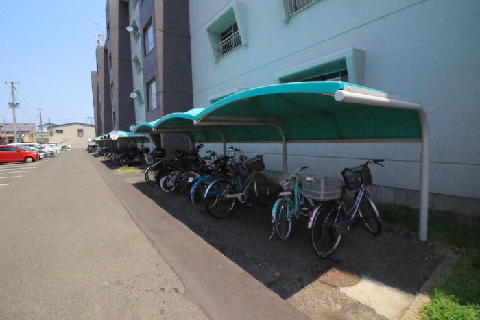 物件外観写真4　(駐輪場)