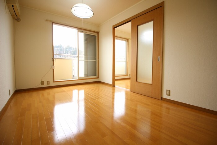 物件内観写真2　(居室)