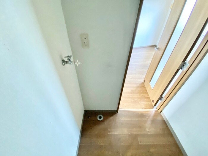 物件内観写真12　(洗濯機置場)