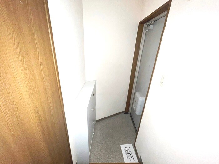 物件内観写真18　(玄関)