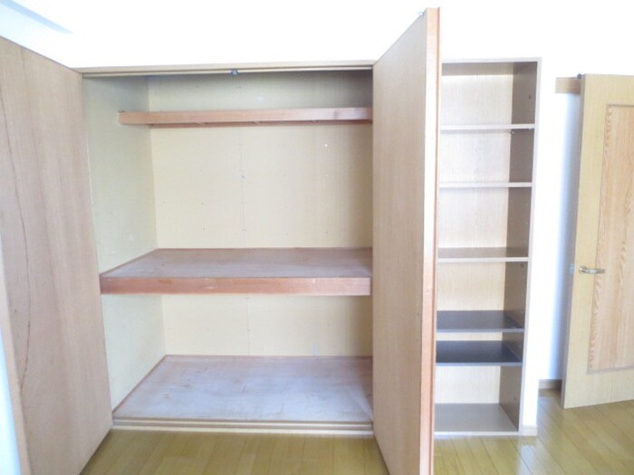 物件内観写真10　(収納)