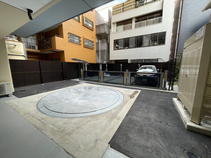 物件外観写真6　(駐車場)