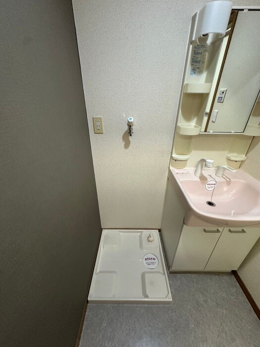 物件内観写真14　(洗濯機置場)