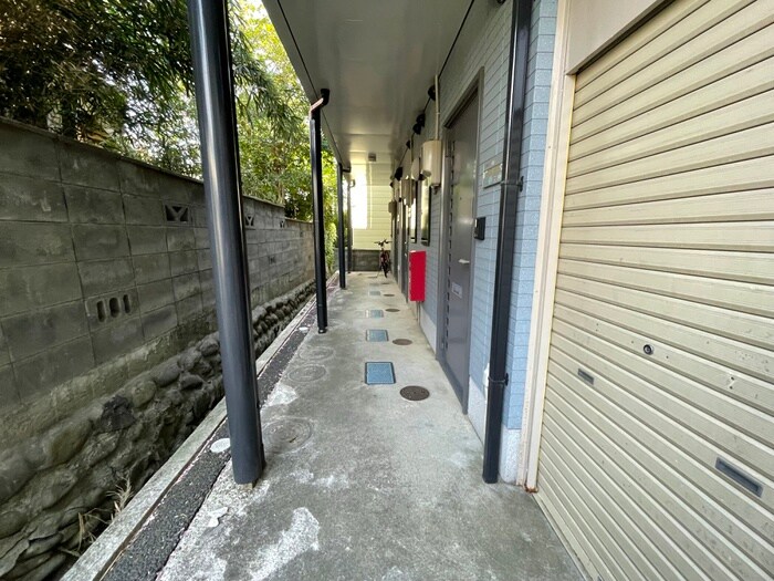 物件外観写真4　(エントランス部分)