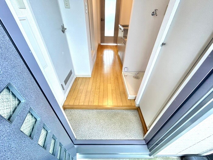 物件内観写真16　(玄関)