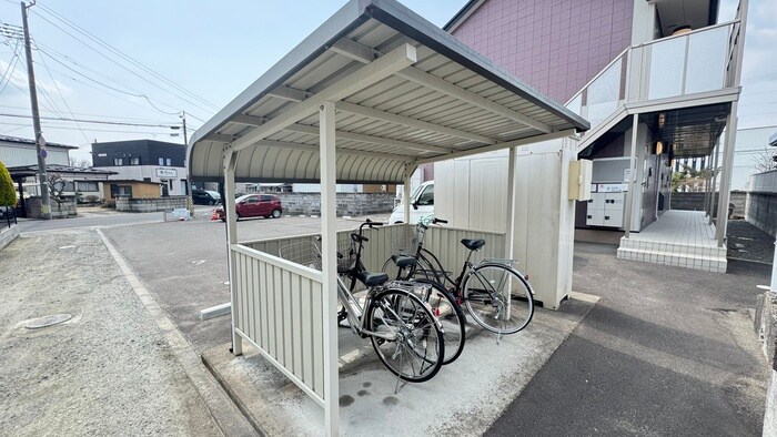 物件外観写真2　(駐輪場)