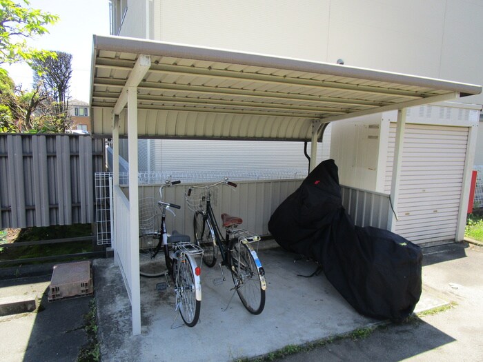 物件外観写真5　(駐輪場)