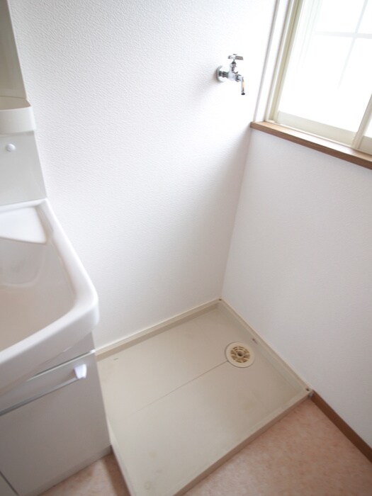 物件内観写真14　(洗濯機置場)