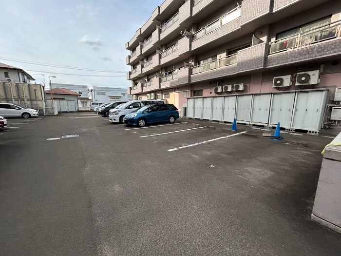 物件外観写真2　(駐車場)
