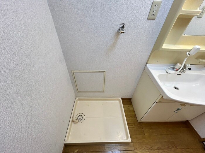 物件内観写真14　(洗濯機置場)