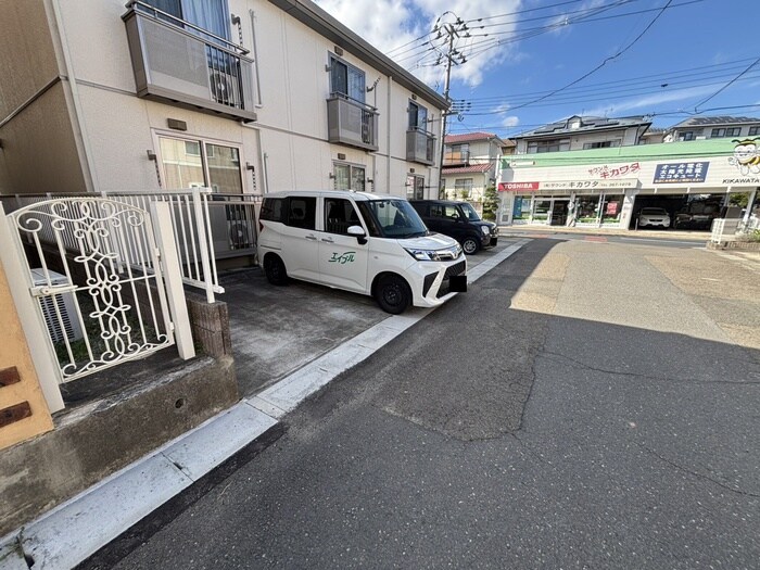 物件外観写真3　(駐車場)