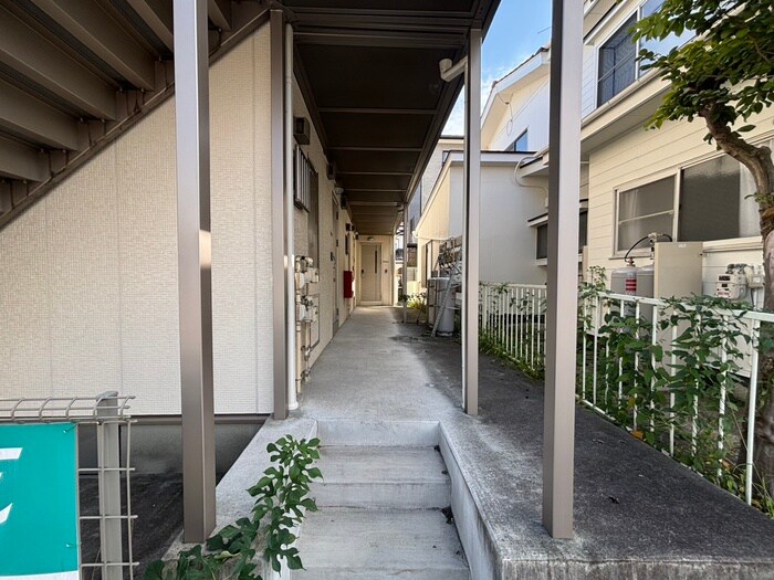 物件外観写真4　(エントランス部分)