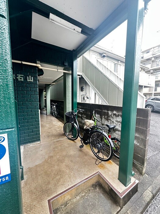 物件外観写真6　(駐輪場)