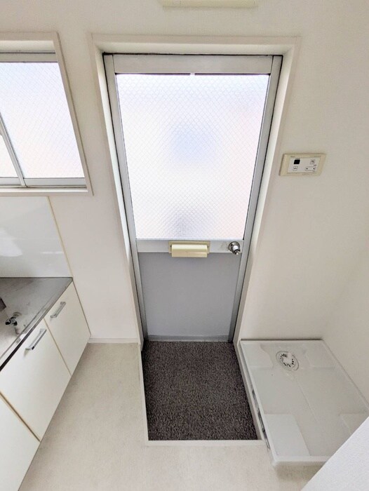 物件内観写真16　(玄関)