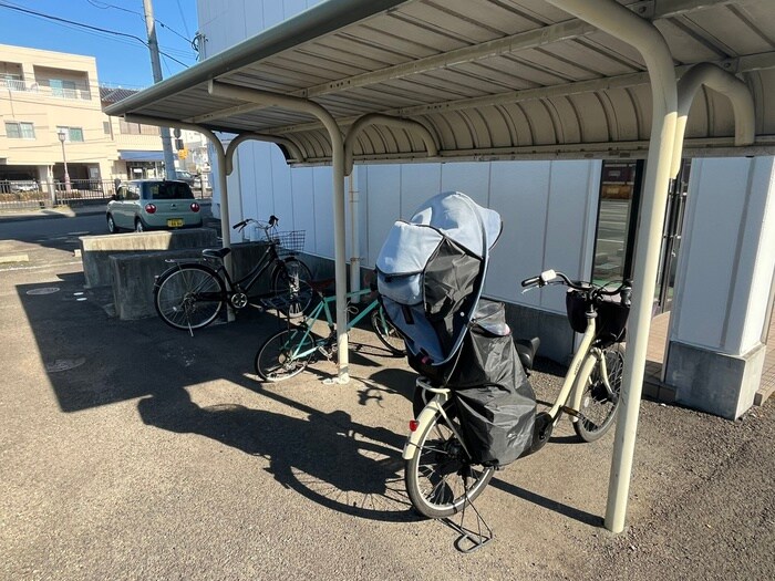 物件外観写真3　(駐輪場)