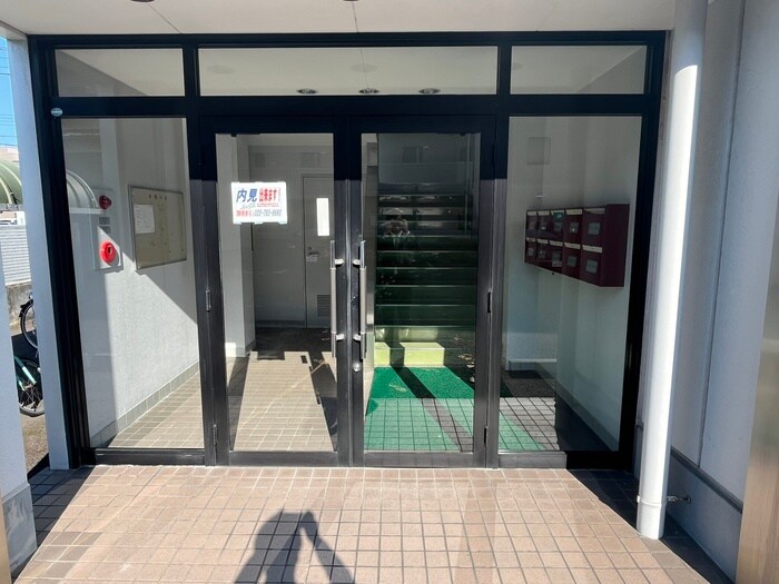 物件外観写真5　(エントランス部分)