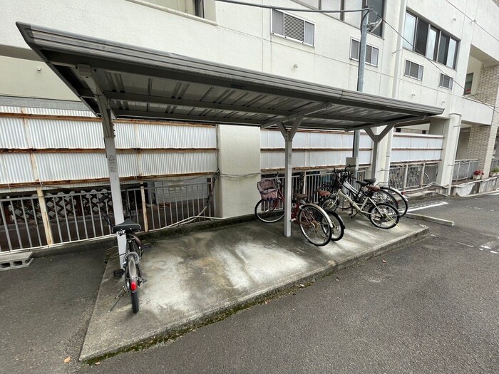 物件外観写真6　(駐輪場)