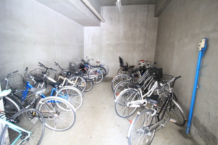 物件外観写真5　(駐輪場)