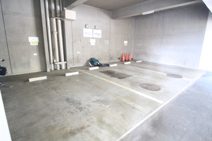 物件外観写真6　(駐車場)