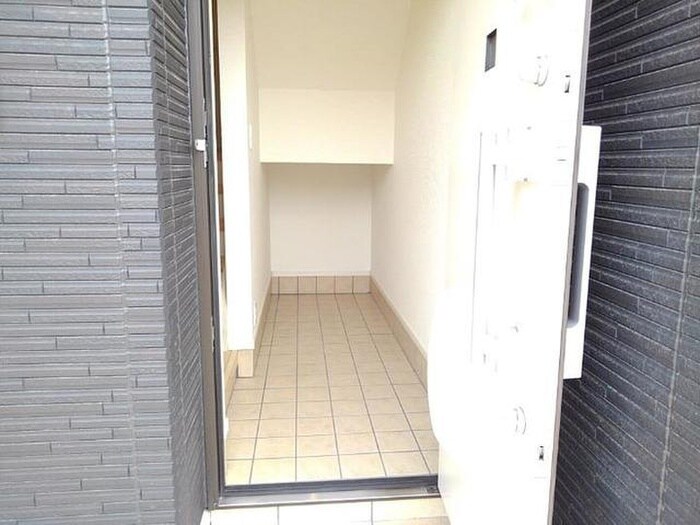 物件内観写真11　(玄関)