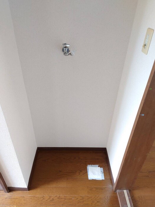 物件内観写真13　(洗濯機置場)
