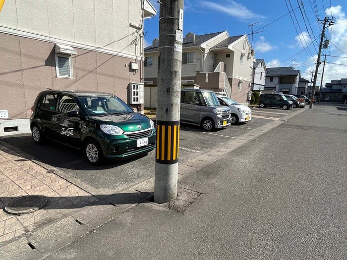 物件外観写真2　(駐車場)