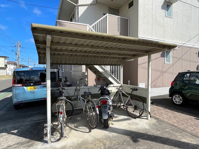 物件外観写真3　(駐輪場)