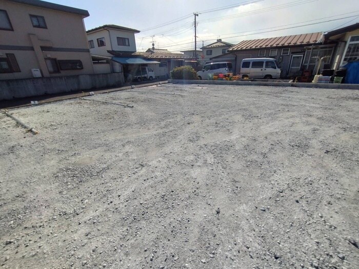 物件外観写真6　(駐車場)