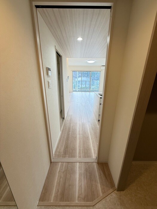 物件内観写真16　(玄関)