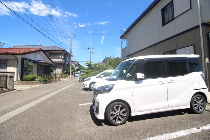 物件外観写真2　(駐車場)