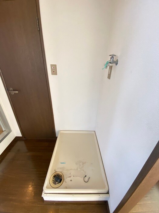 物件内観写真15　(洗濯機置場)