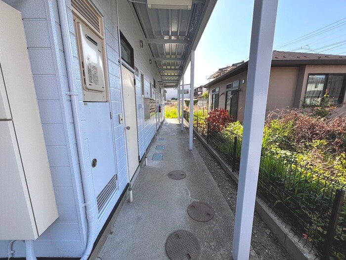 物件外観写真6　(エントランス部分)