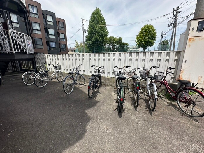 物件外観写真6　(駐輪場)
