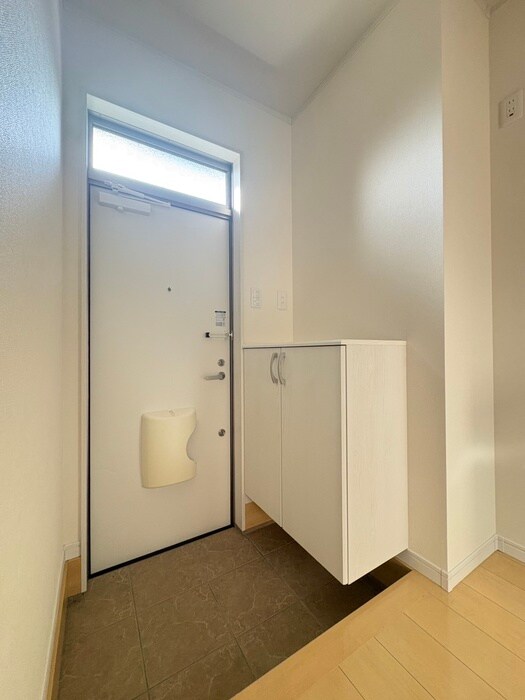 物件内観写真16　(玄関)