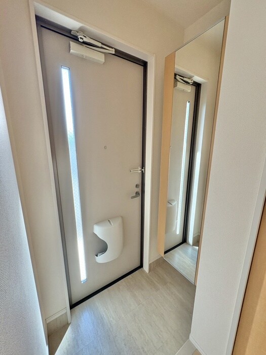 物件内観写真16　(玄関)