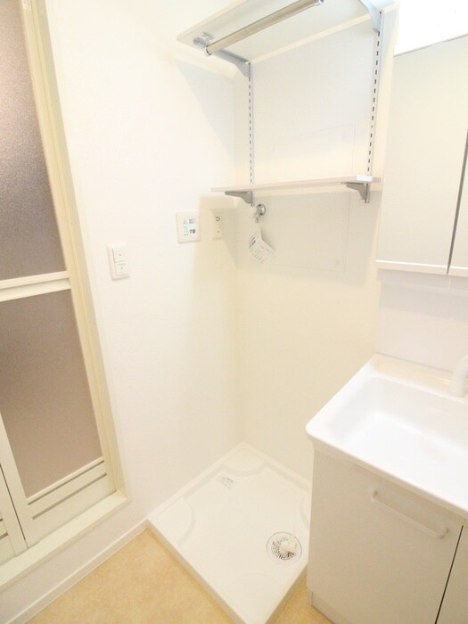 物件内観写真13　(洗濯機置場)