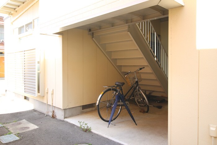 物件外観写真4　(駐輪場)