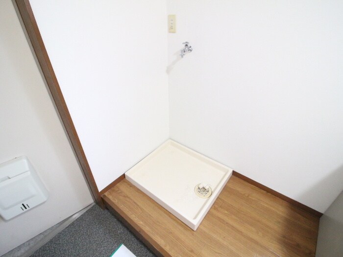 物件内観写真13　(洗濯機置場)