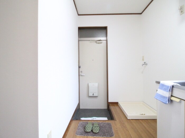 物件内観写真16　(玄関)