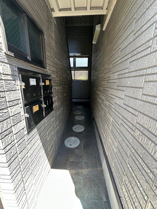 物件外観写真6　(エントランス部分)