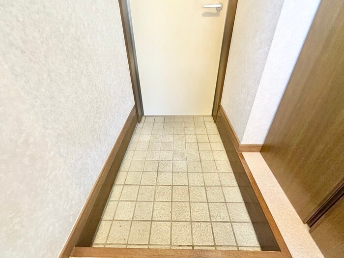 物件内観写真18　(玄関)