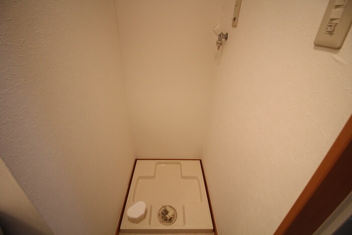 物件内観写真15　(洗濯機置場)