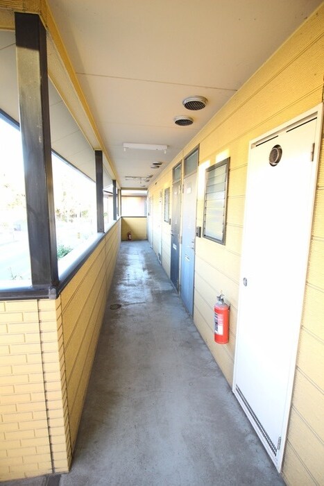 物件外観写真5　(エントランス部分)