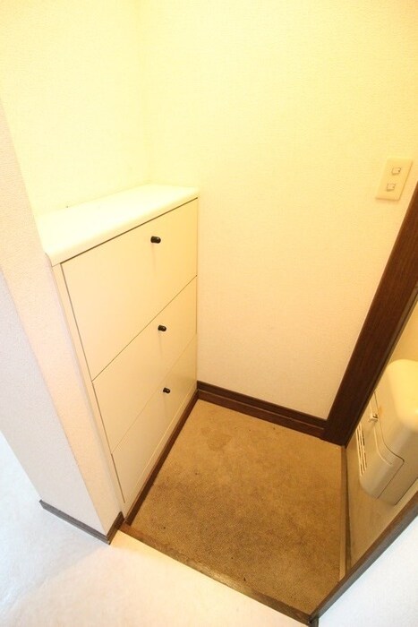 物件内観写真13　(玄関)