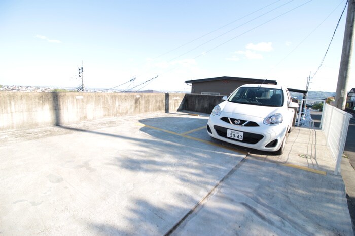 物件外観写真4　(駐車場)