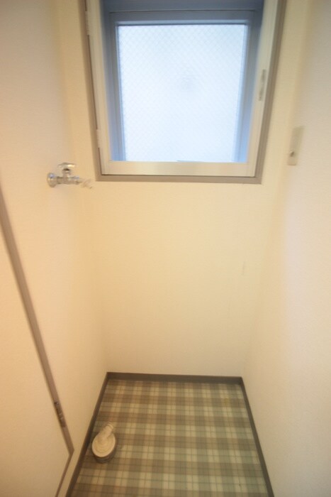 物件内観写真14　(洗濯機置場)