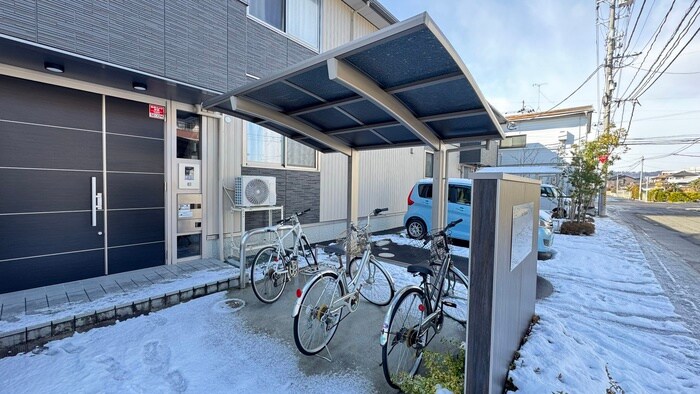 物件外観写真5　(駐輪場)