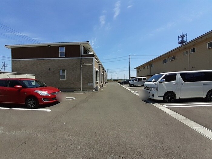 物件外観写真2　(駐車場)