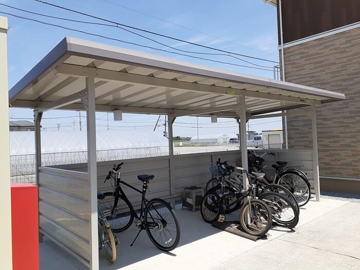 物件外観写真3　(駐輪場)