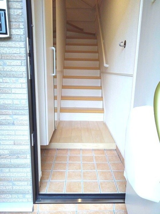 物件内観写真12　(玄関)